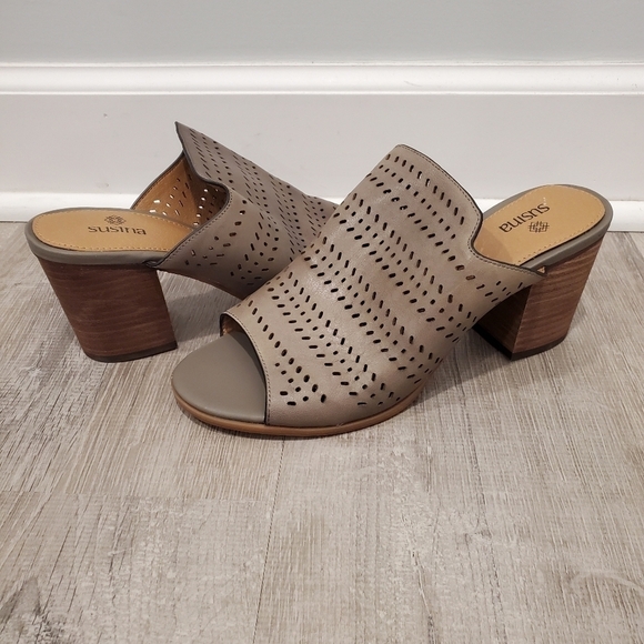 NEW Susina Danella Perforated Block Heel Sandals - Picture 1 of 6